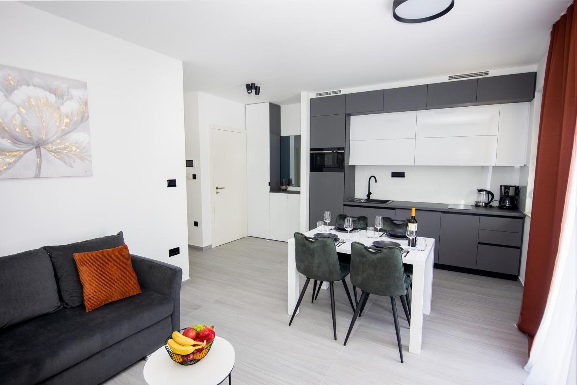 M&a Apartment *